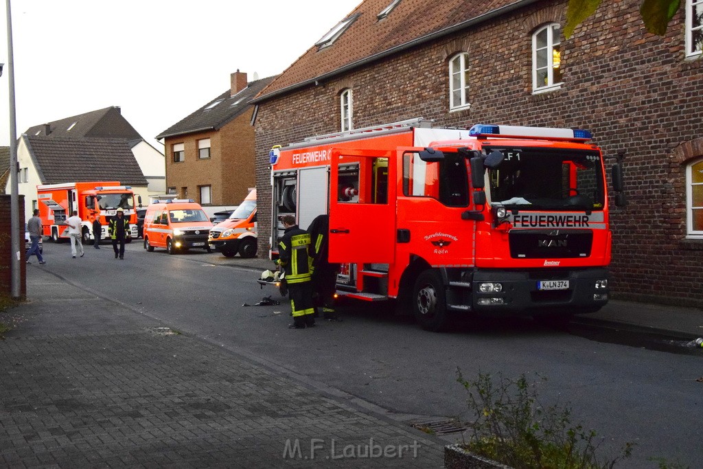 Feuer 2 Vollbrand Reihenhaus Roggendorf Berrischstr P223.JPG - Miklos Laubert